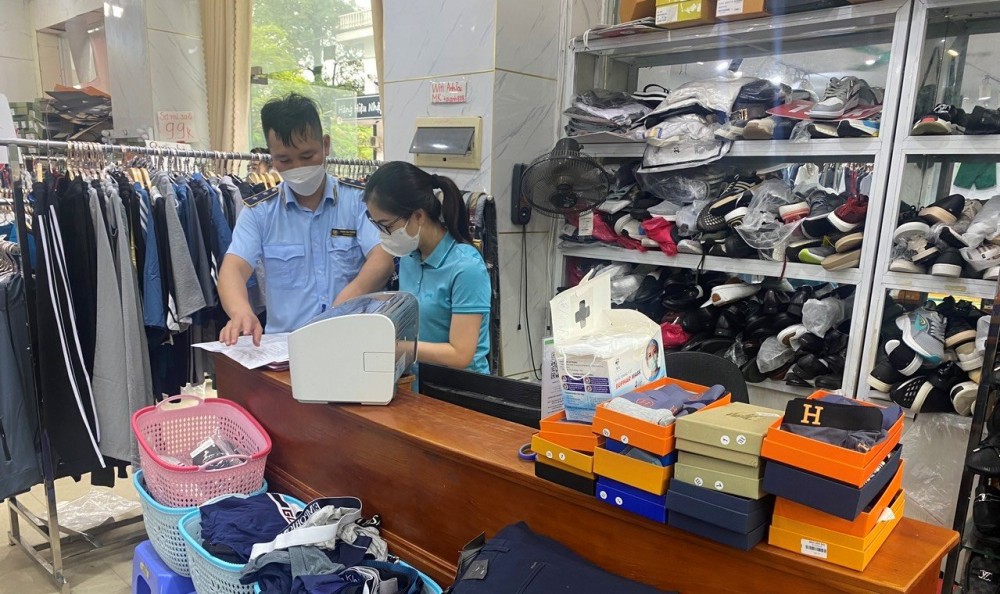 Tỉnh Quảng Ninh: Xử phạt 45 triệu đồng do kinh doanh hàng hoá giả mạo nhãn hiệu
