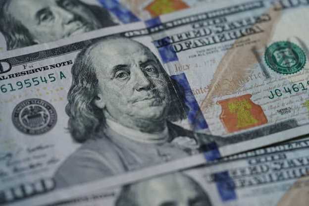 Đang đà tăng mạnh, vì sao đồng USD chững lại?