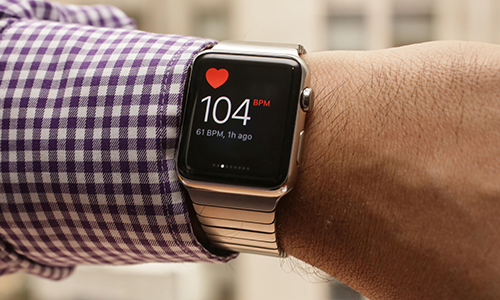 Đồng hồ thông minh Apple Watch có thể phát hiện các cơn đau tim