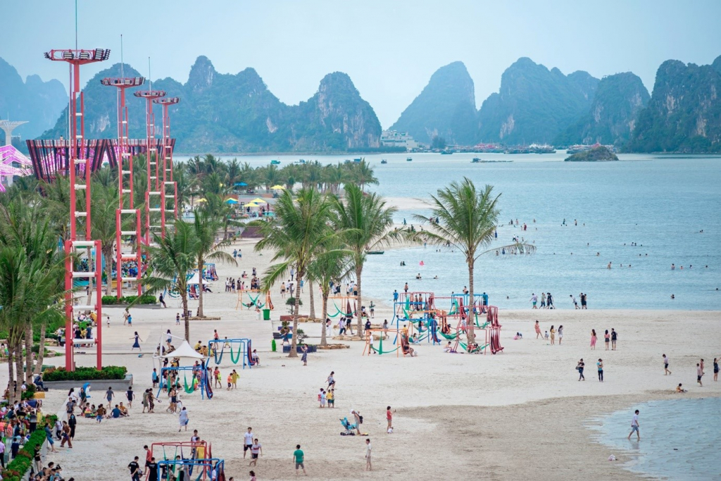 Quảng Ninh: Phát triển hạ tầng phục vụ du lịch biển đảo