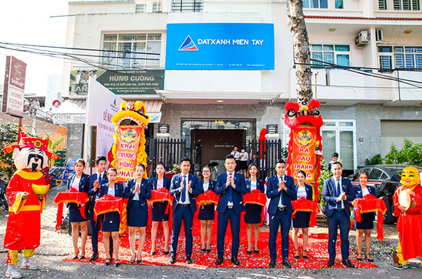 Ngân hàng TMCP Đầu tư và Phát triển Việt Nam - Chi nhánh Bạc Liêu: Trao 1 xe cứu thương cho Bệnh viện Quân dân y tỉnh 