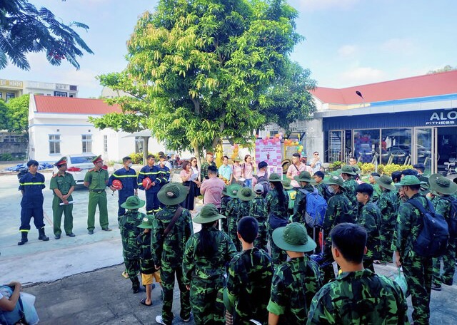 Hải Phòng: 55 học sinh ''nhập ngũ'' trong ''Trại hè lính cứu hoả 2022''