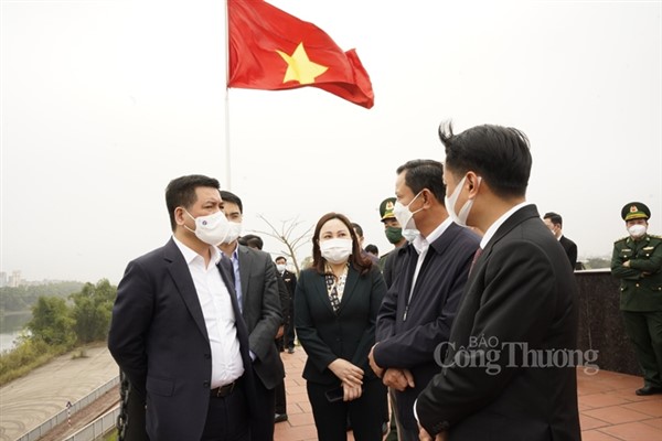 Bộ trưởng Nguyễn Hồng Diên: ''Hàng hoá ùn ứ trên cửa khẩu nhất định phải được giải toả với mức độ an toàn cao nhất''