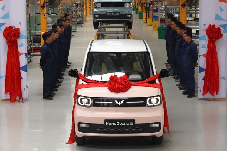 Wuling HongGuang MiniEV đầu tiên xuất xưởng tại Việt Nam