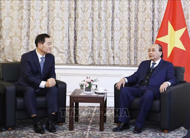 Chủ tịch nước Nguyễn Xuân Phúc tiếp lãnh đạo Samsung Electronics