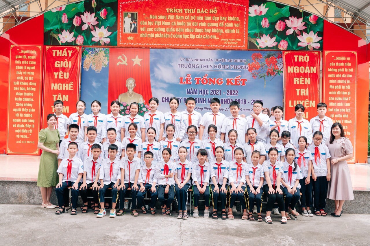 Tổng kết năm học THCS Hồng Phong: 
Tổng kết năm học THCS Hồng Phong đã diễn ra thành công tốt đẹp, chứng tỏ sự cố gắng nỗ lực không ngừng của các em học sinh và đội ngũ giáo viên trong suốt cả năm học. Những kết quả đạt được không chỉ góp phần vào sự phát triển cá nhân mà còn góp phần vào sự phát triển chung của khu vực.