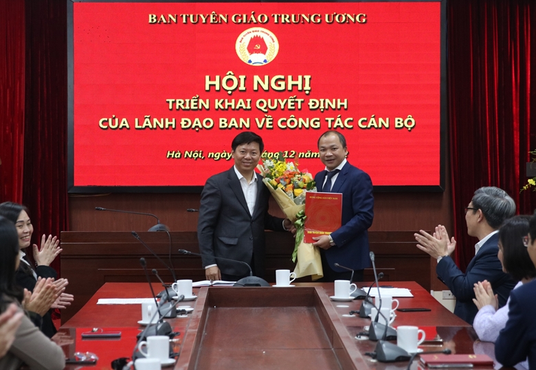 Đồng chí Nguyễn Gia Hưng giữ chức Phó Vụ trưởng Vụ Báo chí Xuất bản