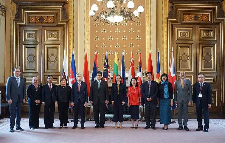 ASEAN - Vương quốc Anh đối thoại quan chức cấp cao đầu tiên để tăng cường hợp tác