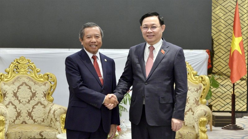 Chủ tịch Quốc hội tiếp Bộ trưởng Bộ Công nghệ và Truyền thông Lào