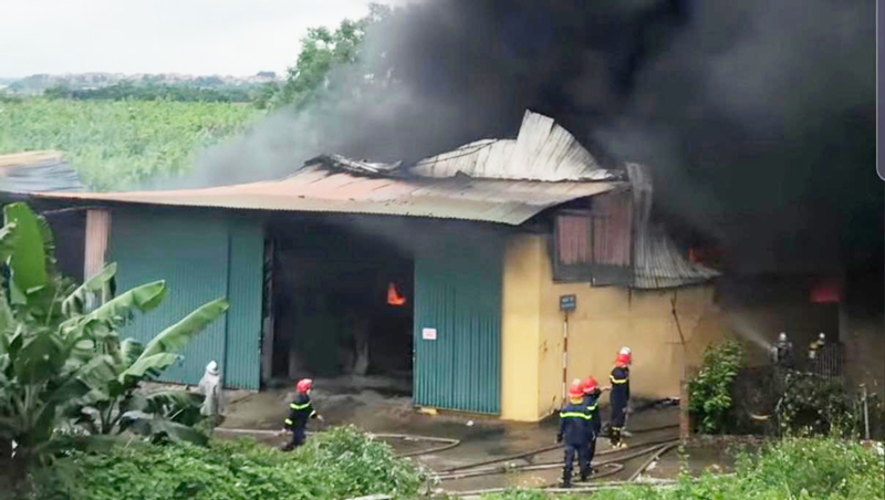 Hà Nội: Đình chỉ cơ sở xảy cháy tại huyện Đan Phượng