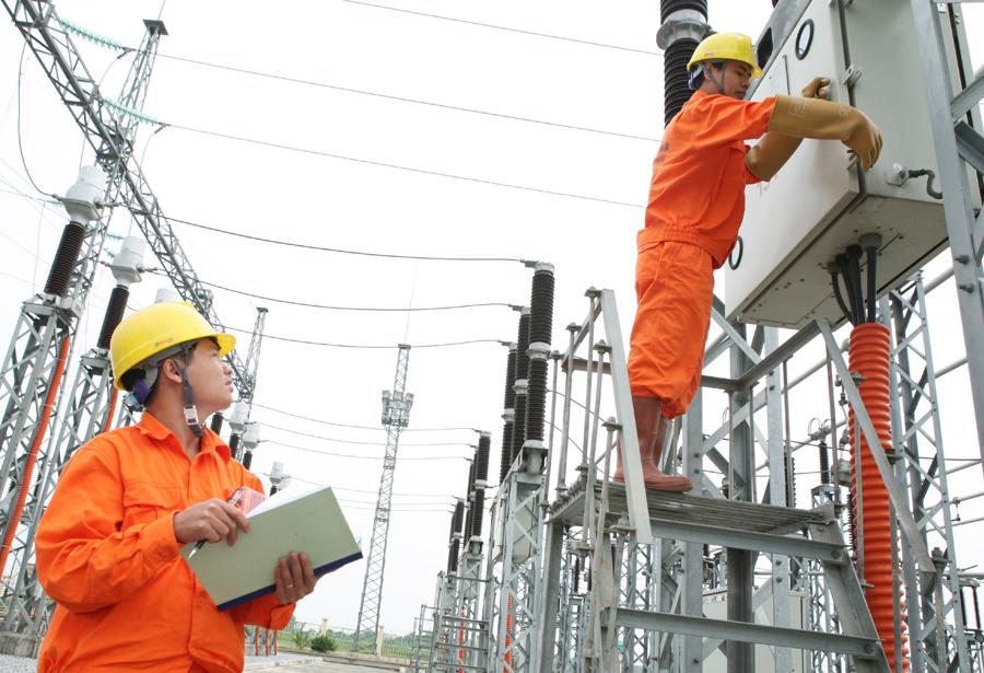 Việt Nam vẫn phải nhập khẩu điện từ Lào, Trung Quốc vào mùa cao điểm