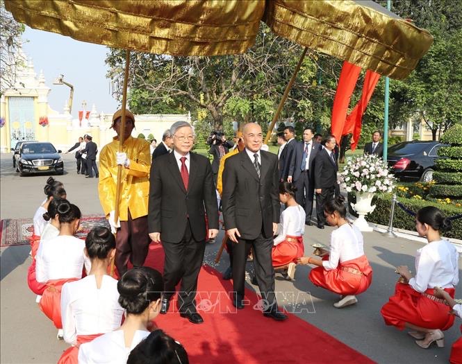 Lãnh đạo cấp cao hai Đảng, hai nước trao đổi Thư mừng Năm Hữu nghị Việt Nam - Campuchia
