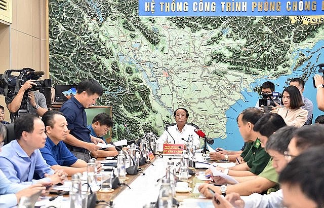 Phó Thủ tướng chủ trì họp ứng phó cơn bão Noru đang tiến nhanh vào Biển Đông