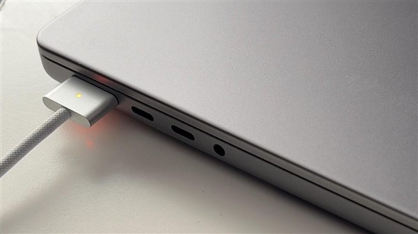 MacBook Pro 16 inch vừa ra mắt đã gặp lỗi không thể sạc bằng cổng MagSafe