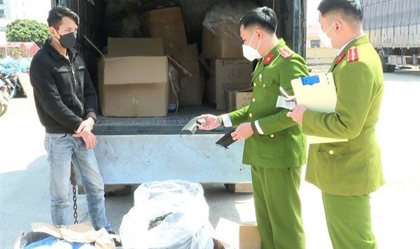 Ninh Bình bắt giữ hàng nghìn khẩu trang, găng tay y tế không rõ nguồn gốc