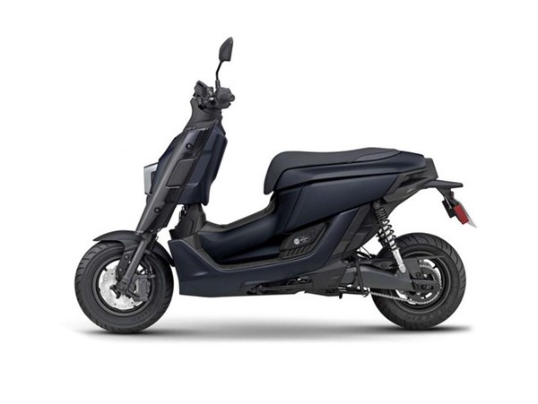 Xe máy điện Yamaha EMF ra mắt, giá bán từ 3.578 USD